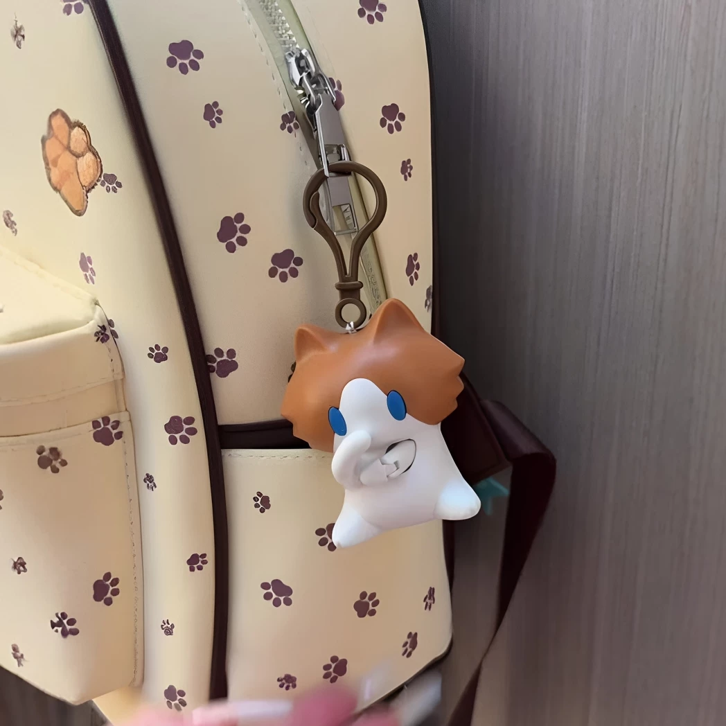 Cute Pull-String Cat Bag Charm – Funny Moving Paw Keychain